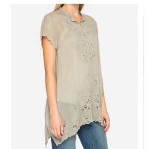 Johnny Was Light Grey Tunic Boho Embroidered Cupra Rayon Top Women’s Size M